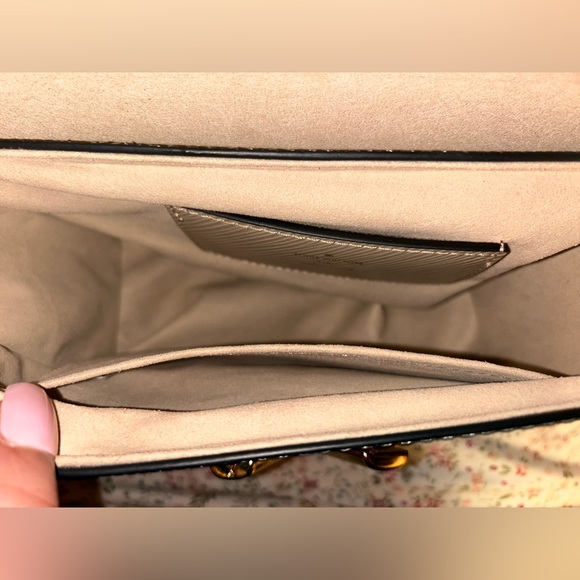 Elegant Cream Handbag - Picture 9 of 11